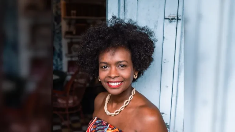 professora-erica-cristina-bispo-1760528178355_v2_900x506