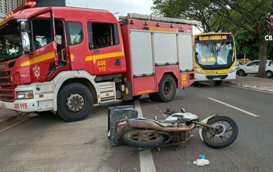 Idosa é atropelada por moto e levada inconsciente ao hospital
