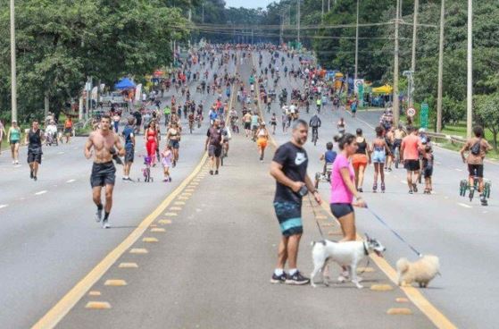 Veja o que abre e o que fecha durante as festas de fim de ano