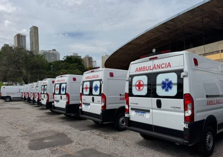 VALPARAÍSO DE GOIÁS RECEBE NOVAS AMBULÂNCIAS E VEÍCULOS PARA A SAÚDE
