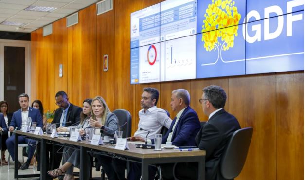 Celina Leão apresenta resultados e ferramentas de gestão em reunião com secretariado do GDF
