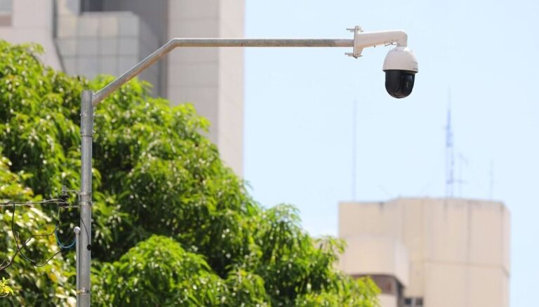 Vereadores aprovam uso de dinheiro da taxa de iluminação para comprar câmeras de segurança em Goiânia