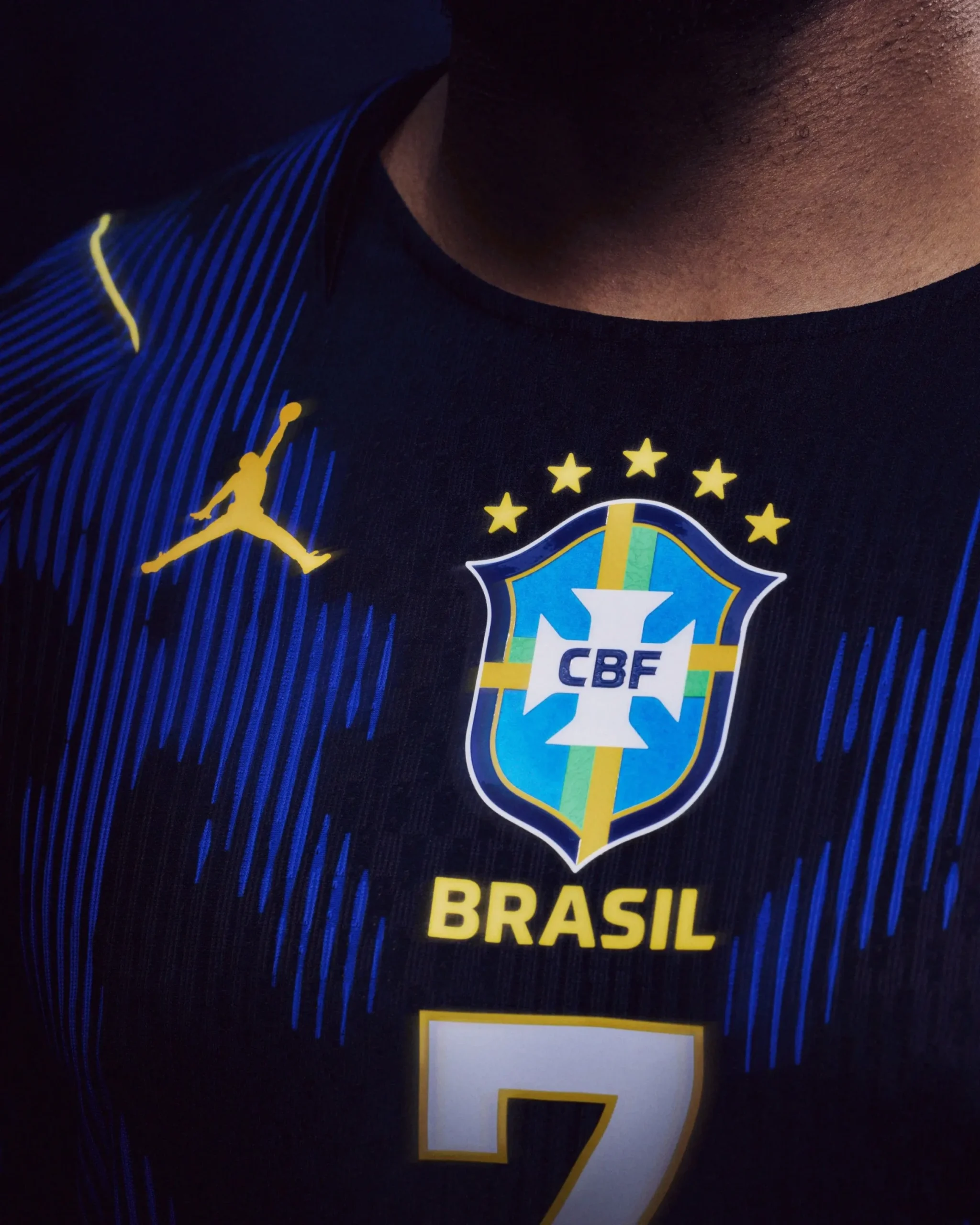 CBF revela nova camisa azul da Seleção Brasileira; confira