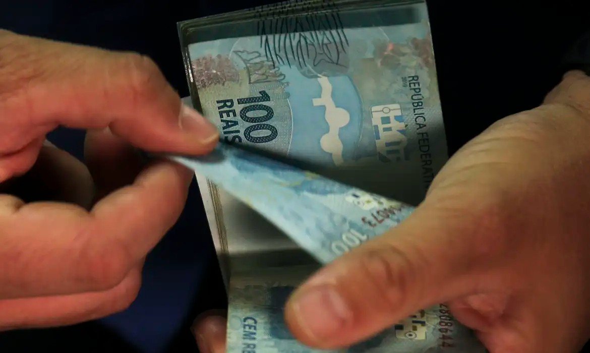 Governo paga lote extra do abono salarial a 1 milhão nesta quinta