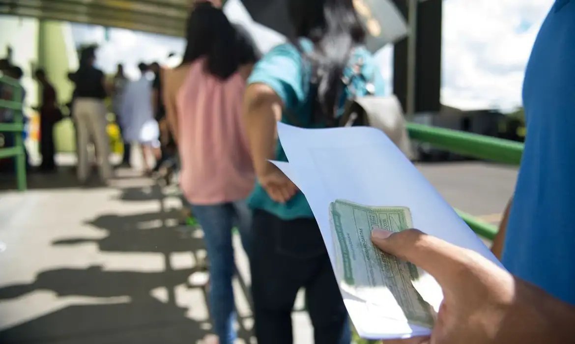 Eleitores encontram locais fechados após decisão de Zanin estender votação até as 19h