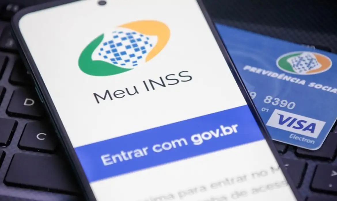 INSS alerta para golpes que usam informação falsa sobre biometria