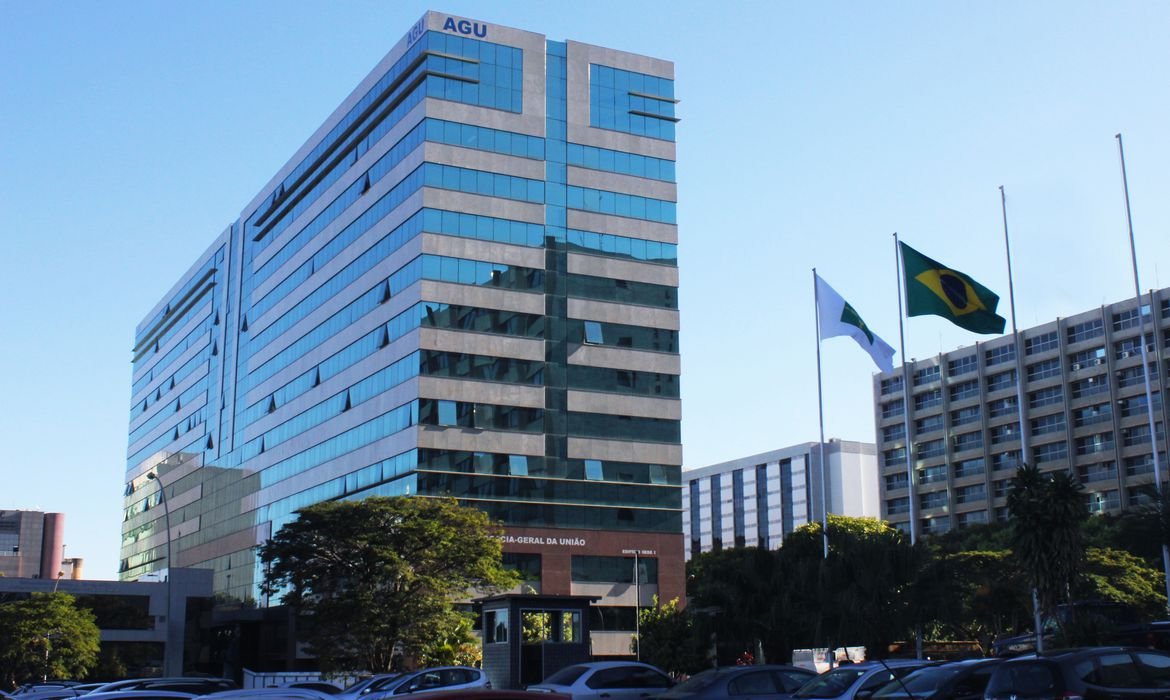 AGU abre editais para renegociação de dívidas de MEI e ex-bolsistas
