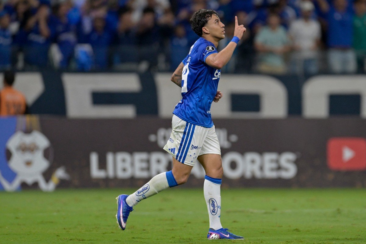 Cruzeiro bate o Grêmio com hat-trick de Kaio Jorge e chega forte na briga pelo G-4