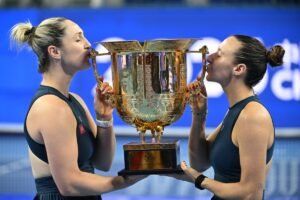 Luisa Stefani conquista o WTA 1000 de Pequim ao lado de Dabrowski