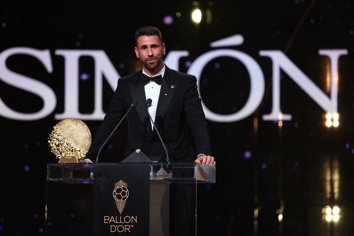 Bola de Ouro: Unai Simón leva Troféu Yashin de melhor goleiro