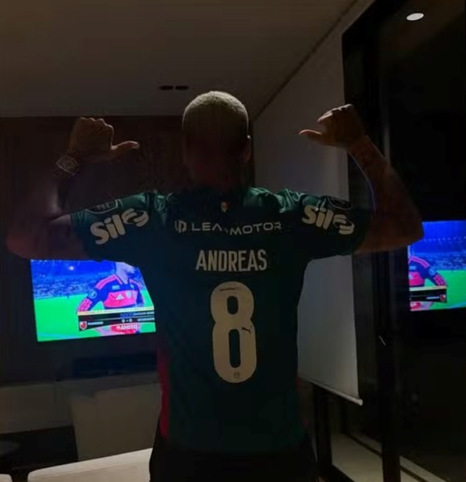 Deyverson provoca Flamengo após eliminação na Libertadores e veste camisa de Andreas Pereira