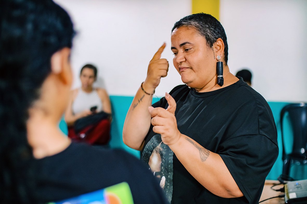 DF oferece cursos gratuitos de audiodescrição e Libras para teatro
