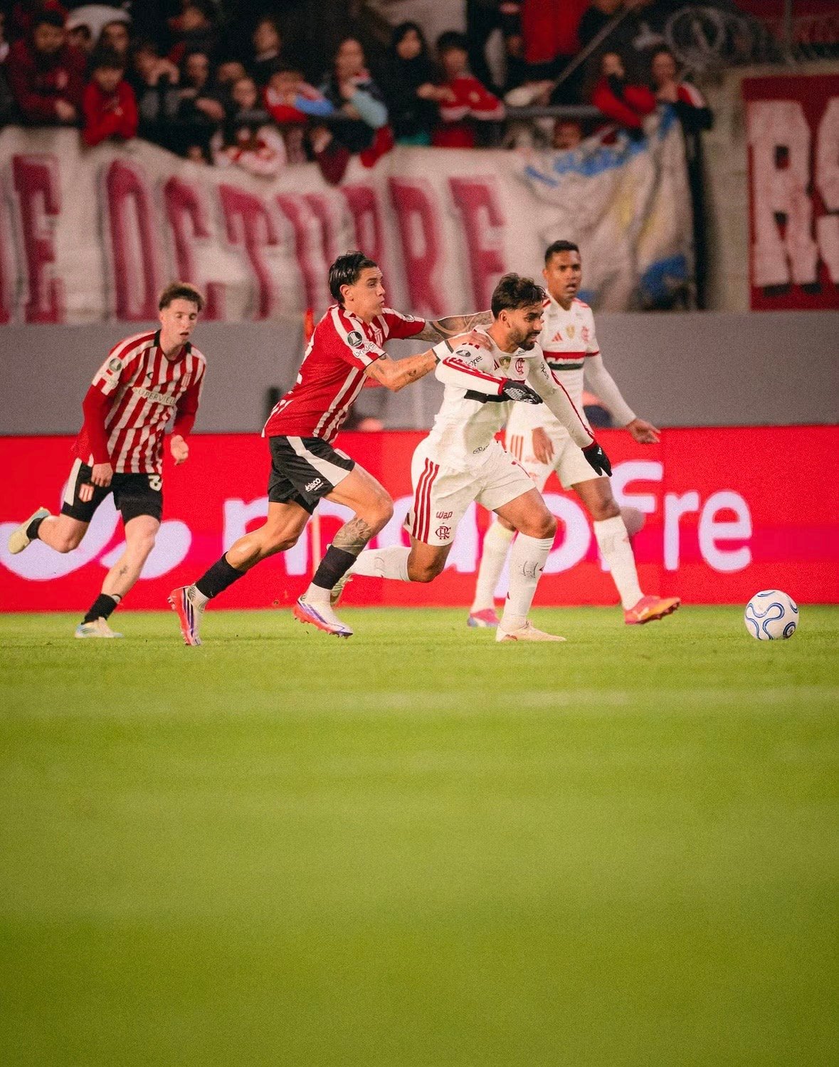 No Maracanã, Flamengo enfrenta Estudiantes por vaga na final da Libertadores