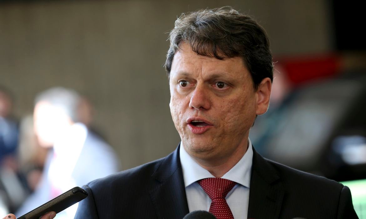 Tarcísio diz que túnel do Anhangabaú deveria ter sido fechado durante temporal em SP