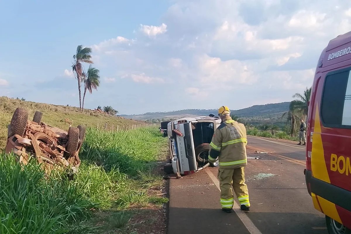 Casal de idosos morre em acidente entre duas caminhonetes em Goiás