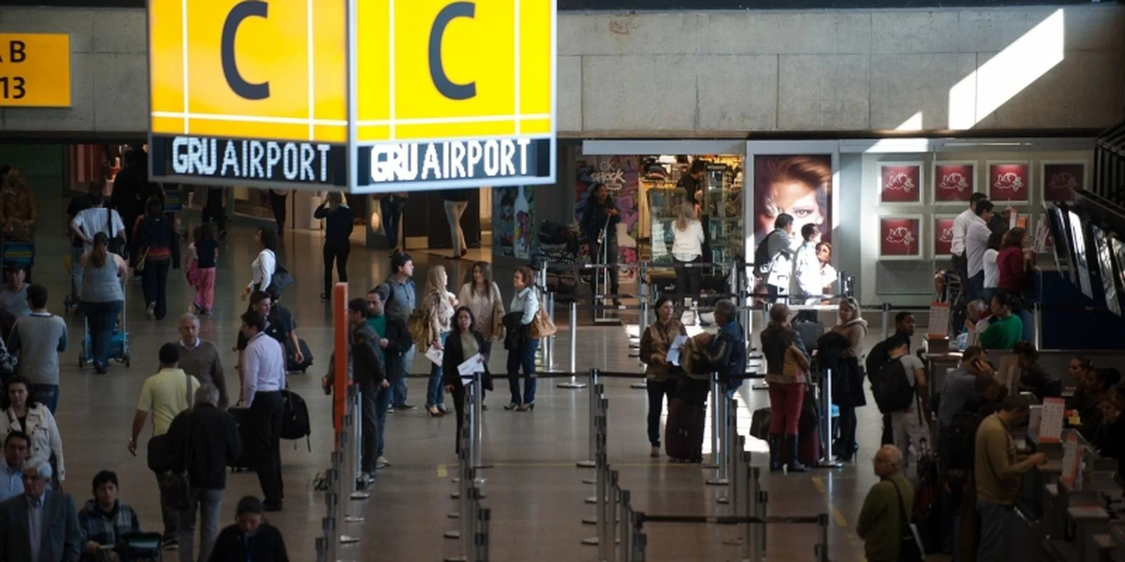 Aeroportos brasileiros devem receber 2 milhões de passageiros no feriado de Finados