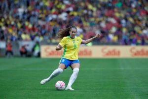 Angelina e Bruninha são cortadas da seleção brasileira, que enfrenta a Argentina na terça