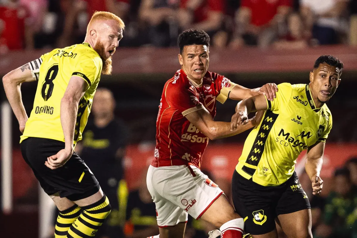 Liderança em jogo! Com rivais na cola, Vila Nova visita o São Bernardo para seguir no topo da Série B. Veja onde assistir e os desfalques!