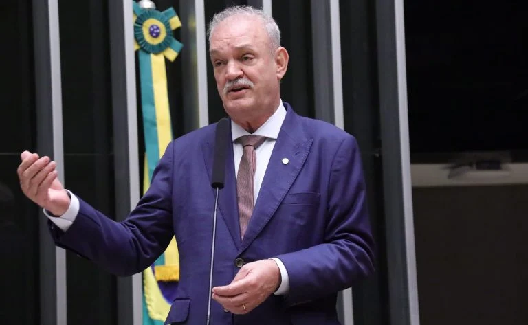Comissão da Câmara aprova diretrizes para ampliar acesso à psicoterapia no SUS