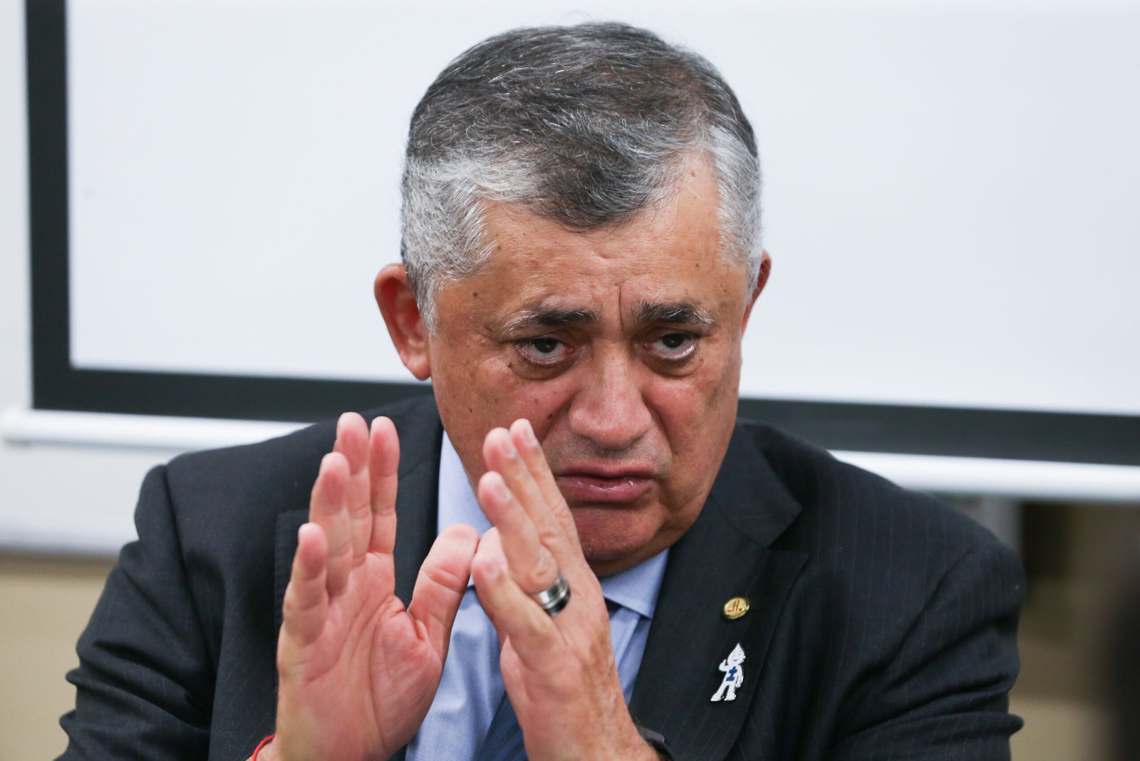 Ministro José Guimarães sobre pacote fiscal: não foi discutido no governo