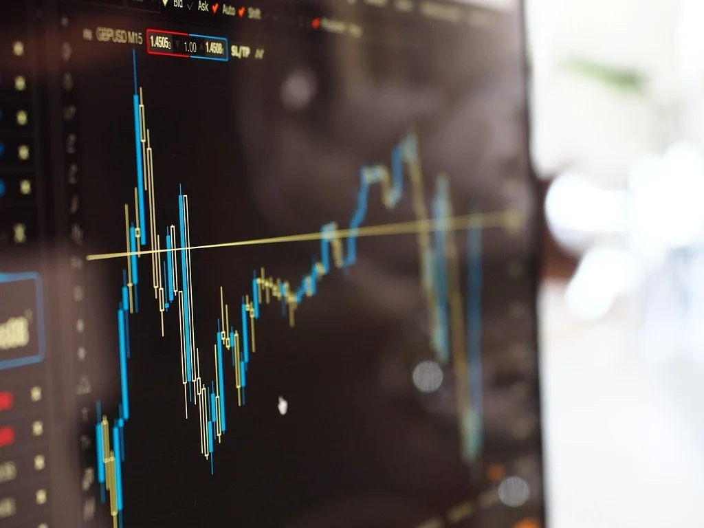 Especialistas recomendam cautela a investidores após queda na Bolsa