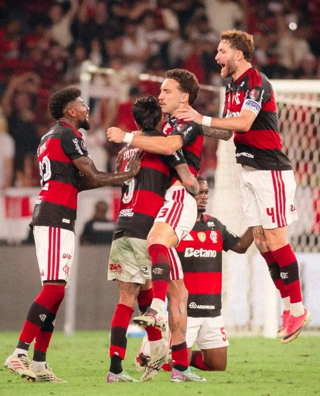 Flamengo amplia favoritismo ao título do Brasileirão após 33ª rodada