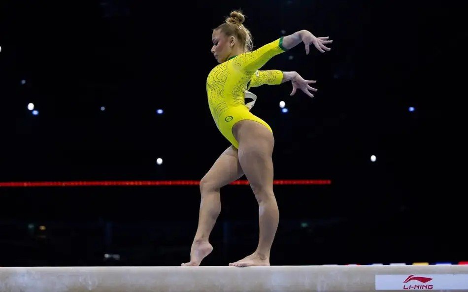Desempenho na trave dá a Flávia Saraiva bronze no Mundial de ginástica