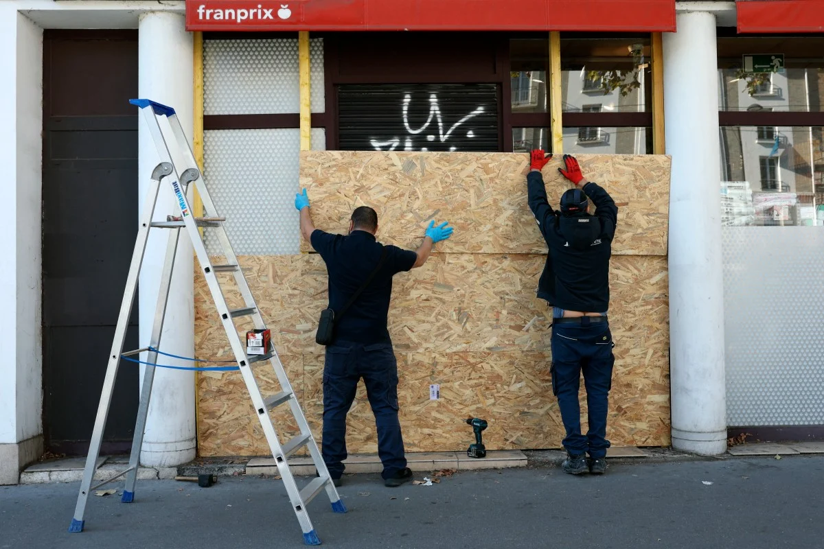 França mobiliza 70 mil agentes para conter protestos de alto risco neste sábado