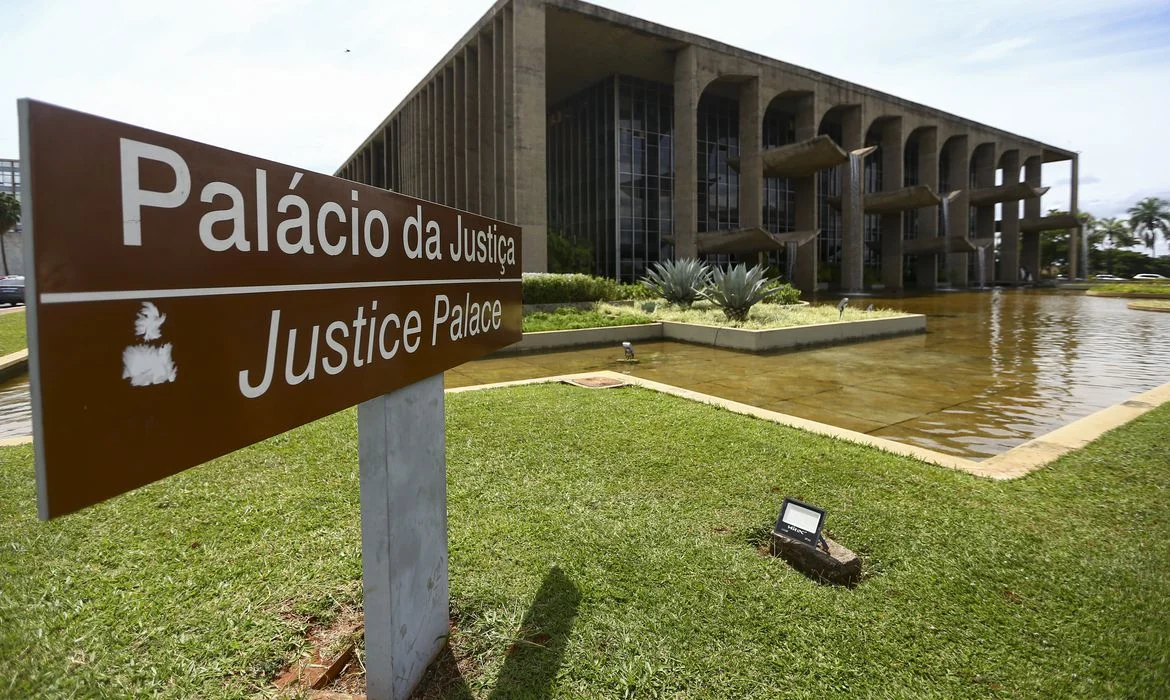 Governo notifica empresas por suspeita de discriminação política contra clientes