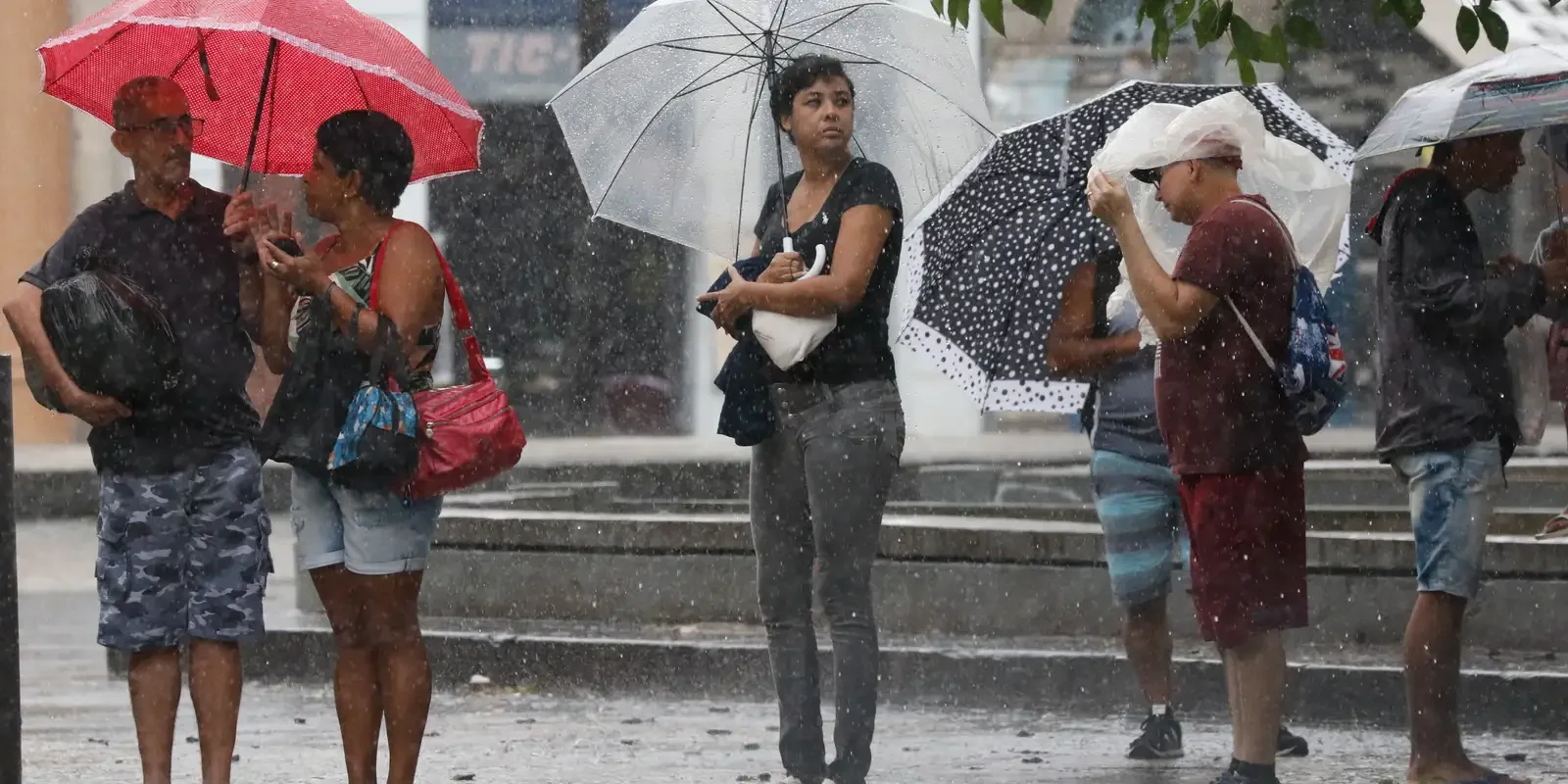 Inmet emite alertas de chuvas intensas para regiões Norte, Sudeste e Centro-Oeste