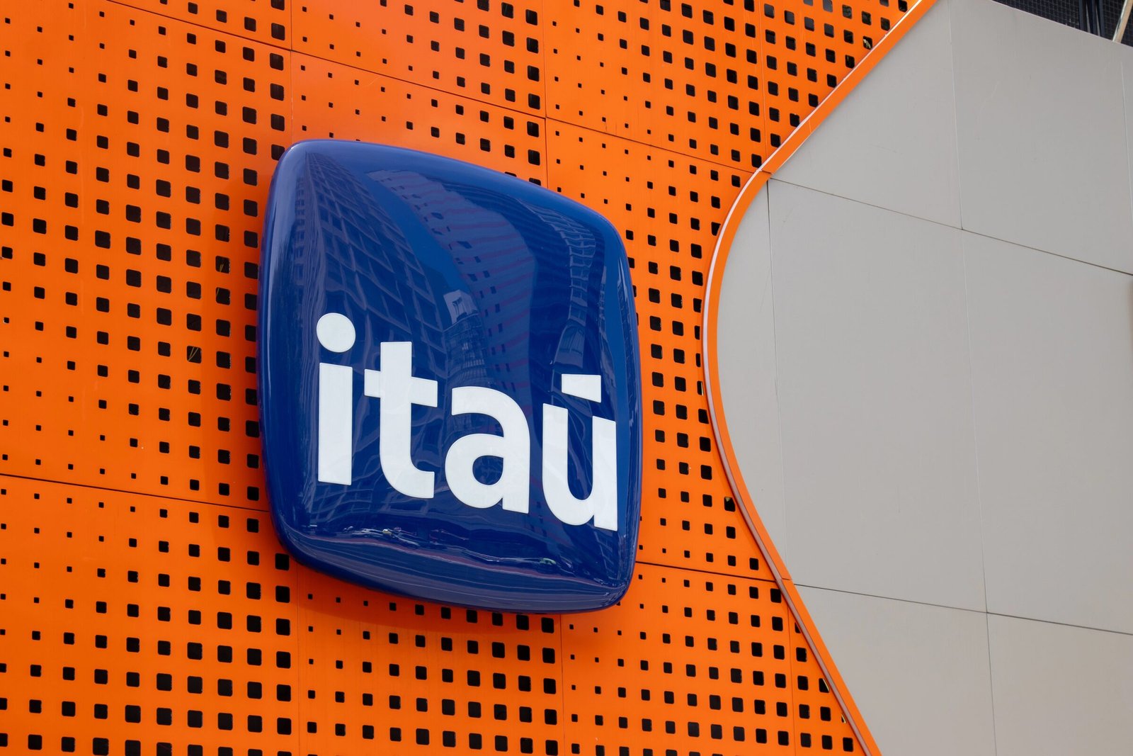 Itaú anuncia compra da NeoSpace, startup de inteligência artificial, por R$ 2,9 bilhões