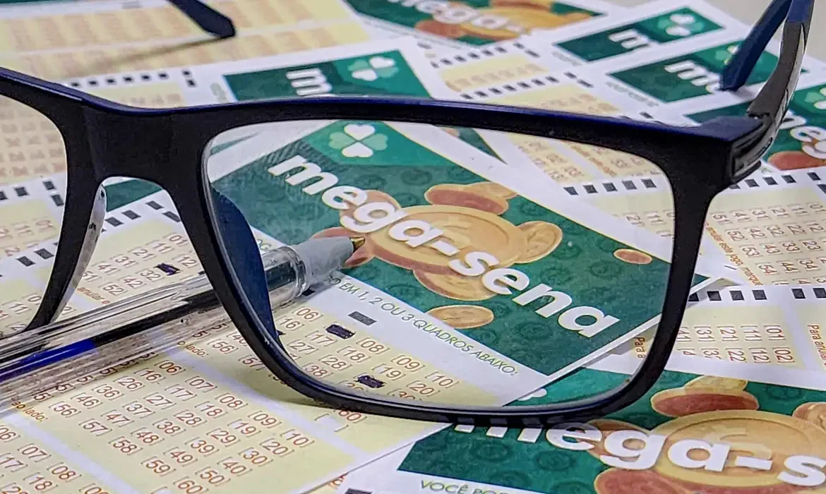 Mega-Sena acumula e prêmio sobe para R$ 42 milhões