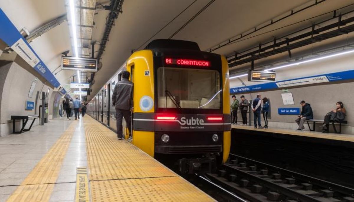 Greve surpresa paralisa o metrô de Buenos Aires após a detenção de sindicalistas