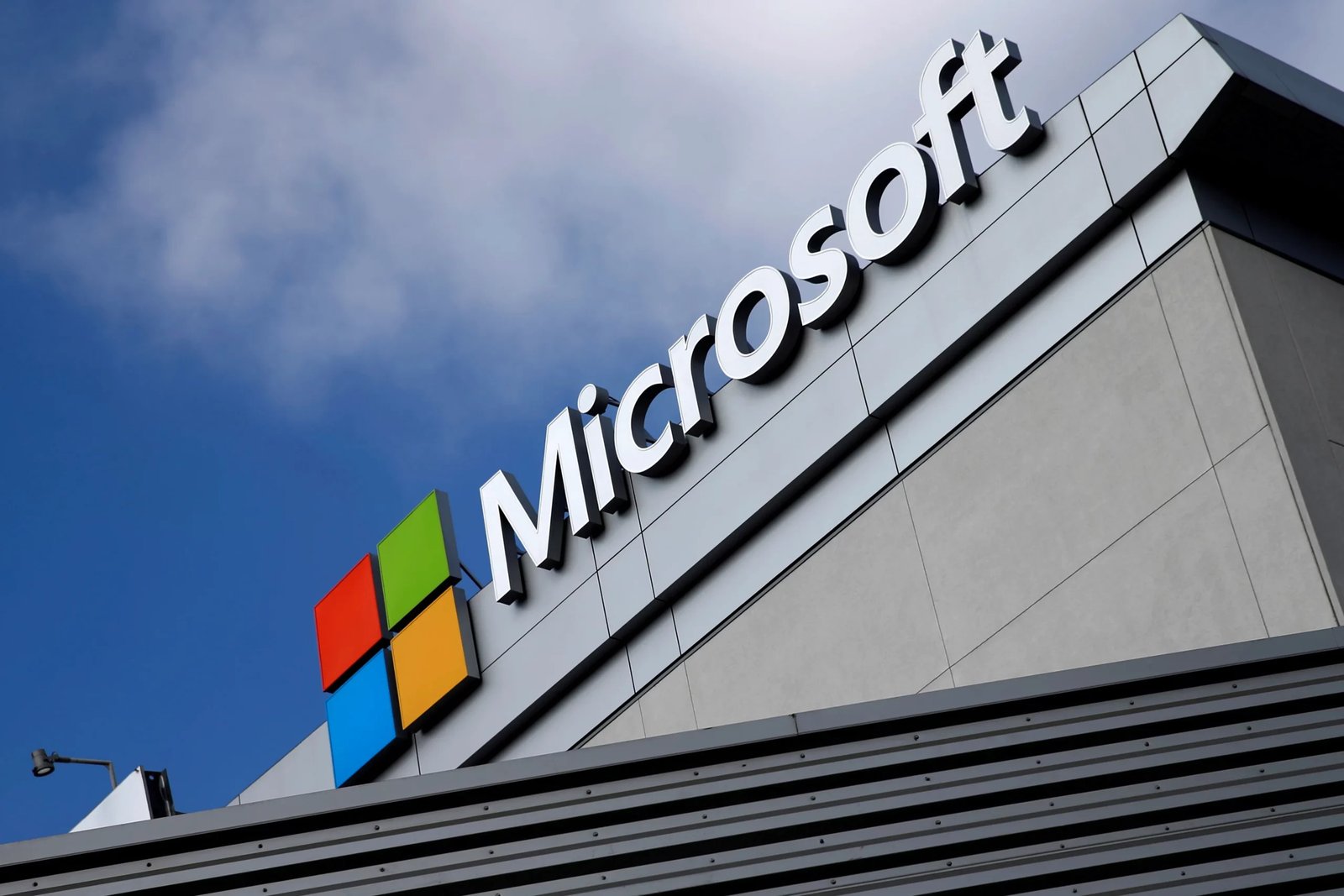 Microsoft diz manter compromisso em parceria com Nscale apesar de desistir de centro de dados