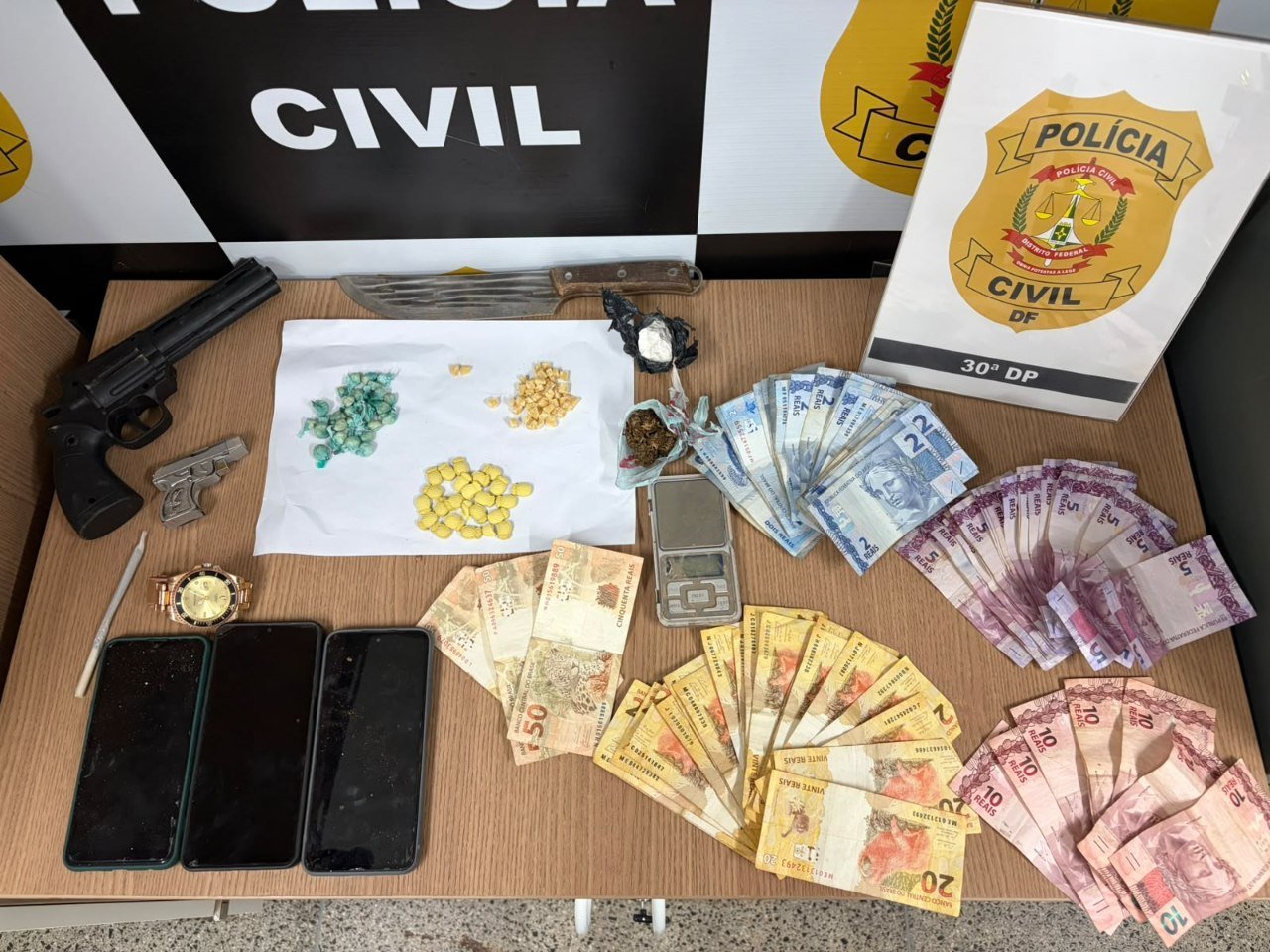 Polícia Civil prende dois homens por tráfico de drogas em São Sebastião