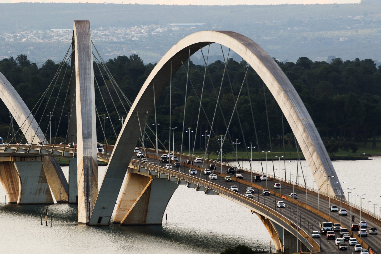 DER-DF reduz de duas para uma as faixas reversíveis na Ponte JK