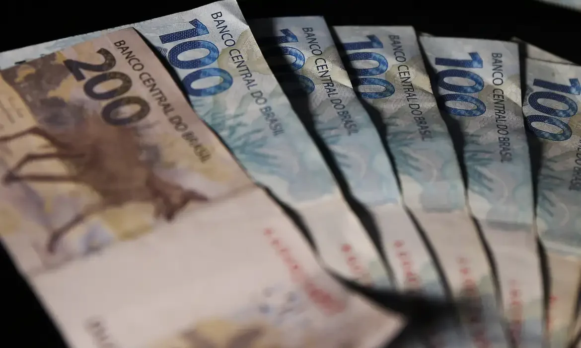 Prazo para empresas regularizarem pendências e optarem por regime tributário termina nesta sexta-feira