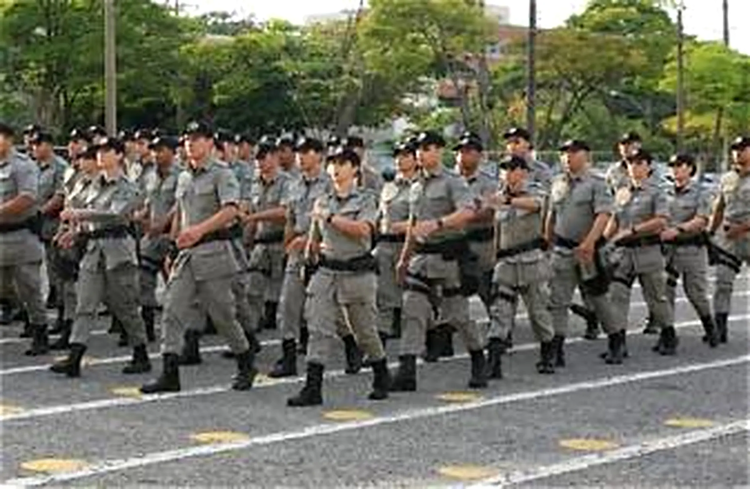 Um dos 10 PMs condenados por tortura em Goiás segue na ativa